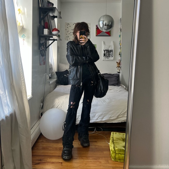 🖤 Meet your Posher 🖤 - Picture 2 of 7